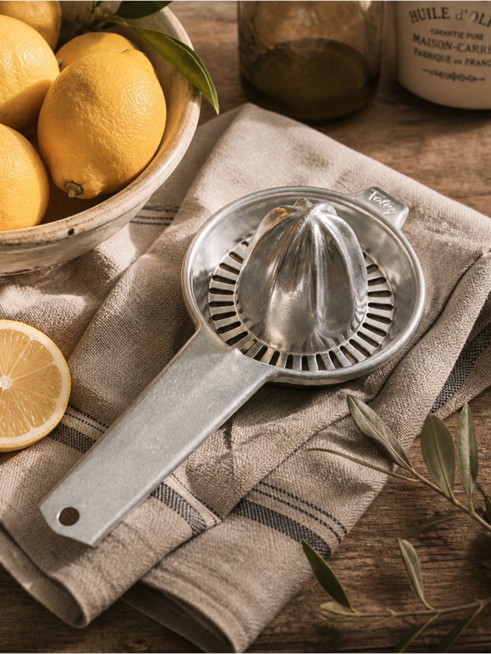 Vintage Foley Aluminum Citrus Juicer Handheld Lemon Orange Juicer Squeezer USA